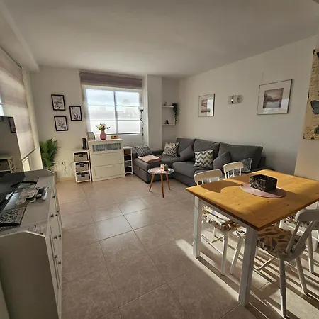 Acogedor Con Terraza Y Vistas Al Jardin デニア